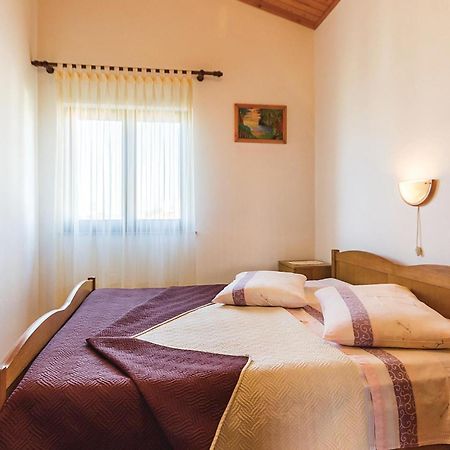 Beautiful Apartment In Pula With Kitchen Εξωτερικό φωτογραφία