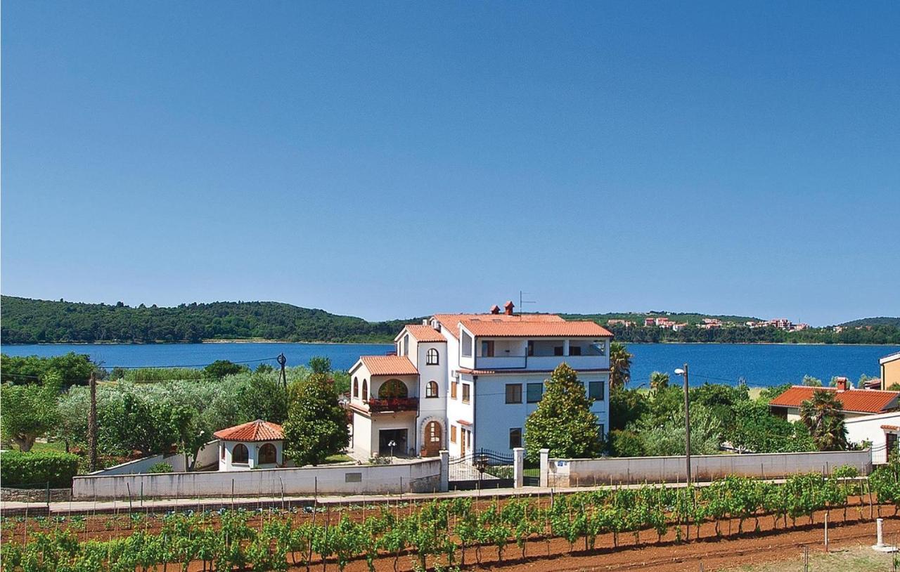 Beautiful Apartment In Pula With Kitchen Εξωτερικό φωτογραφία