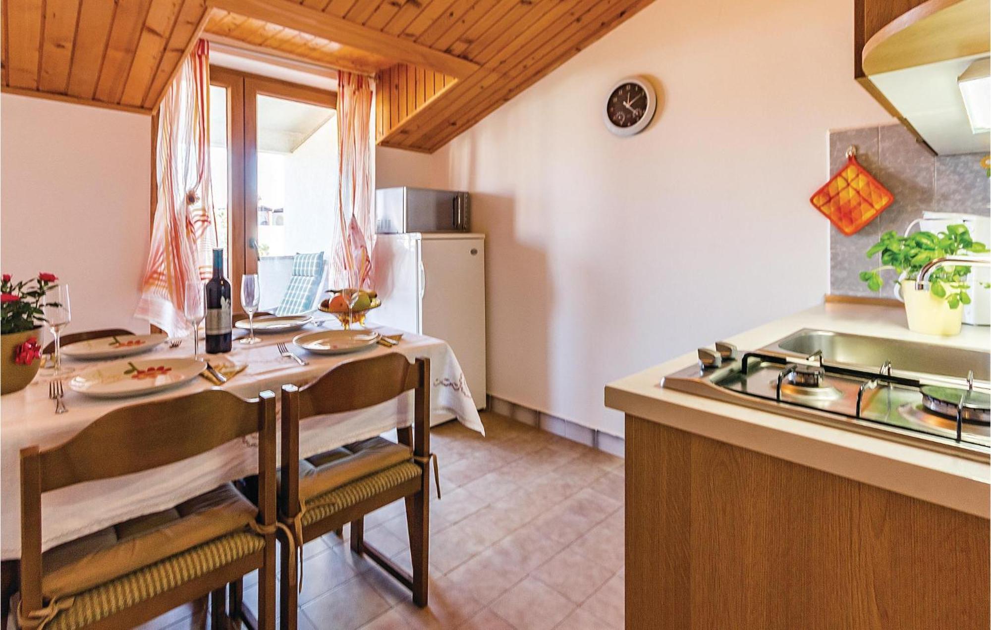 Beautiful Apartment In Pula With Kitchen Εξωτερικό φωτογραφία