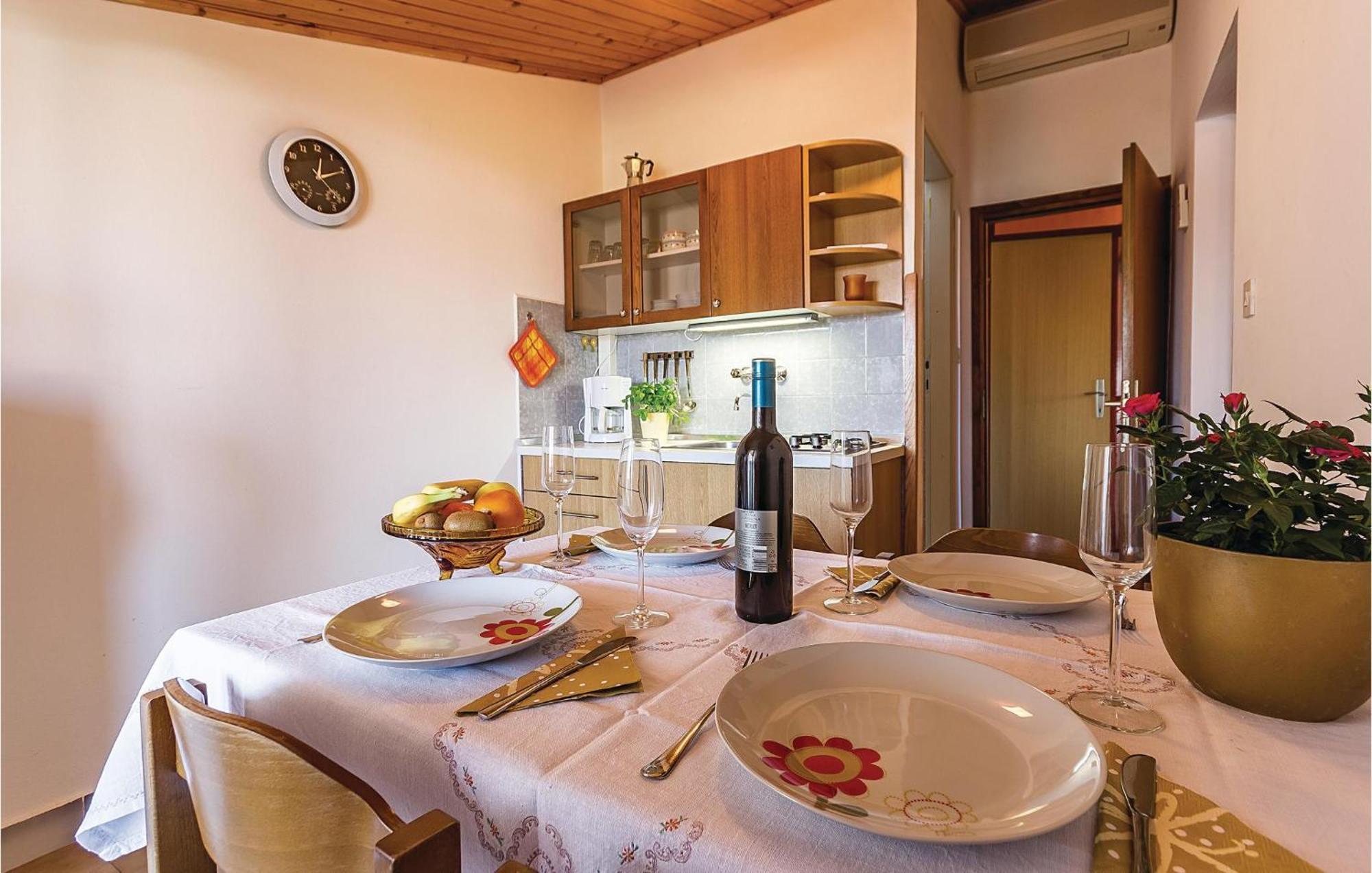 Beautiful Apartment In Pula With Kitchen Εξωτερικό φωτογραφία