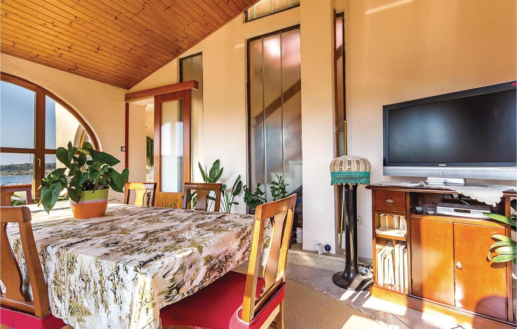 Beautiful Apartment In Pula With Kitchen Εξωτερικό φωτογραφία