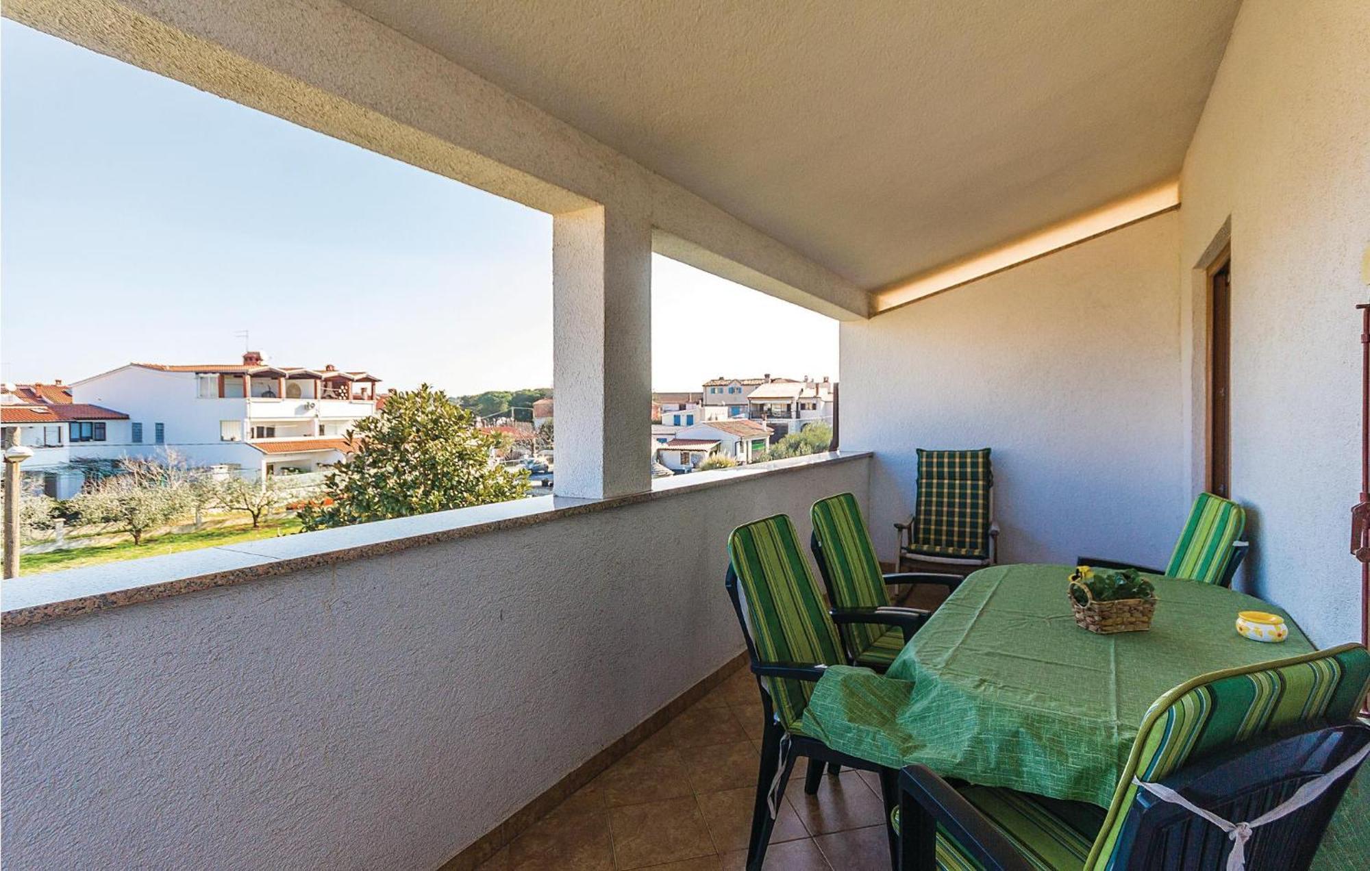 Beautiful Apartment In Pula With Kitchen Εξωτερικό φωτογραφία