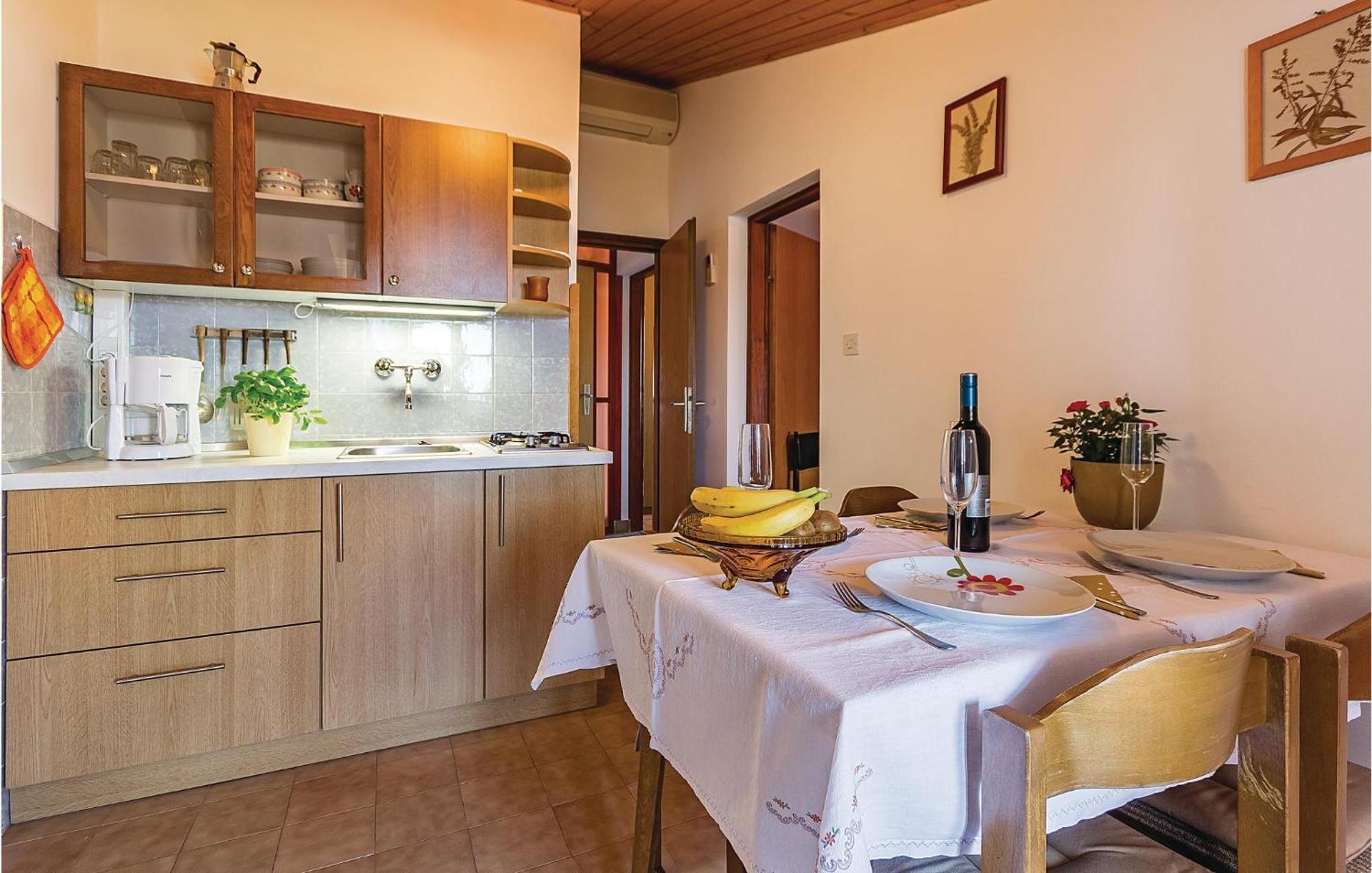 Beautiful Apartment In Pula With Kitchen Εξωτερικό φωτογραφία