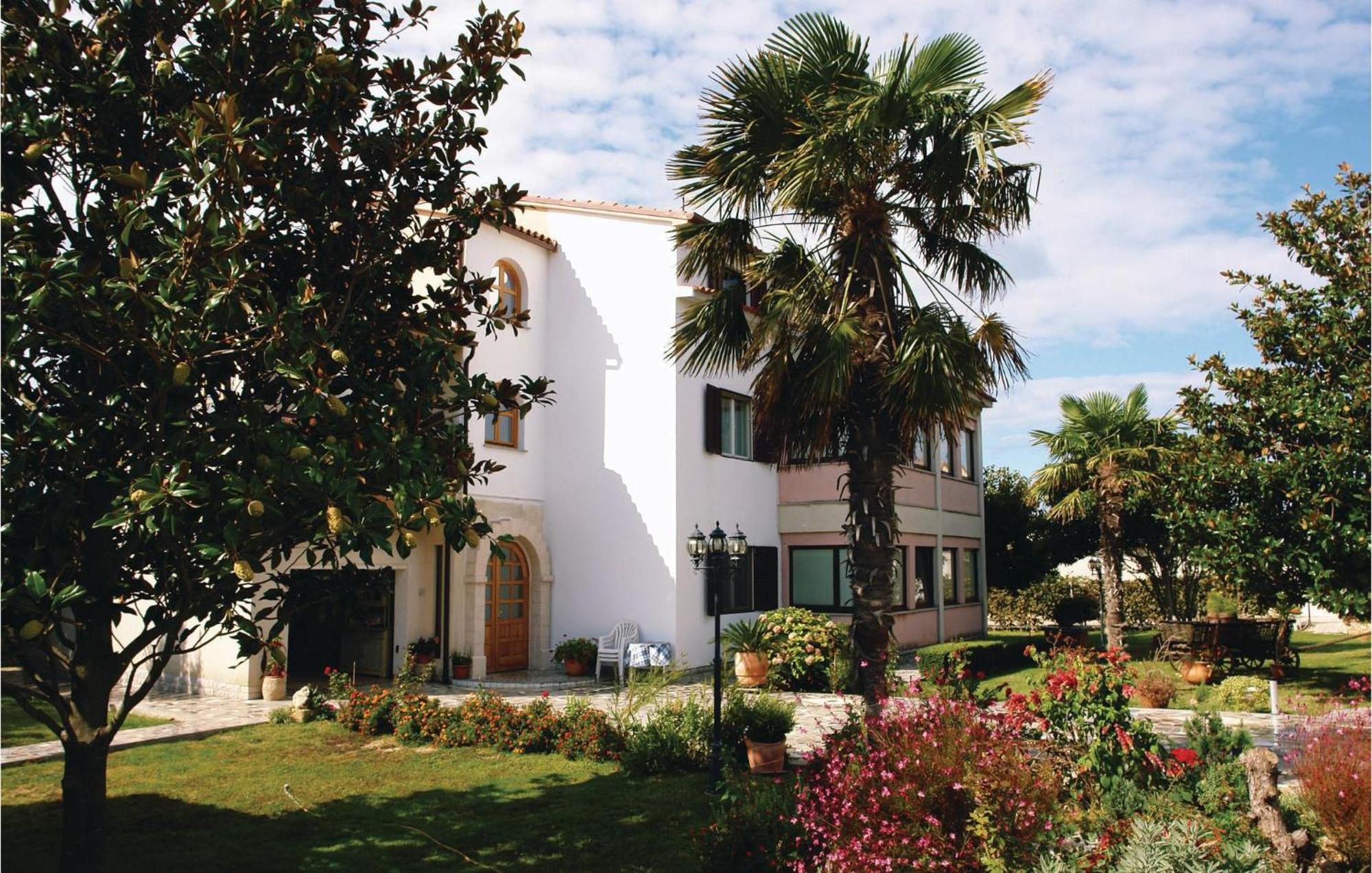Beautiful Apartment In Pula With Kitchen Εξωτερικό φωτογραφία