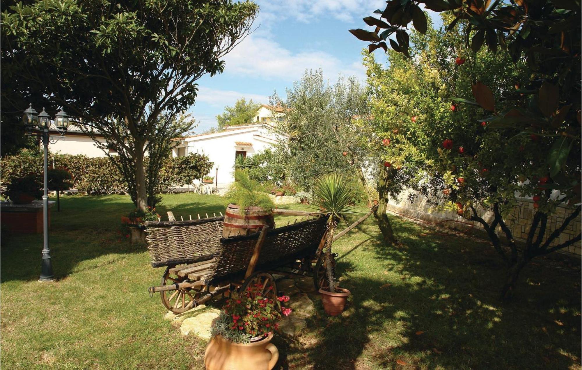 Beautiful Apartment In Pula With Kitchen Εξωτερικό φωτογραφία